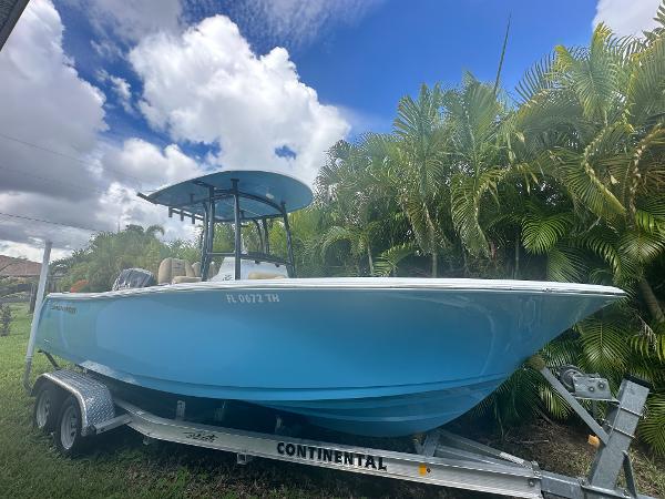 2022 Sportsman Open 232 Center Console