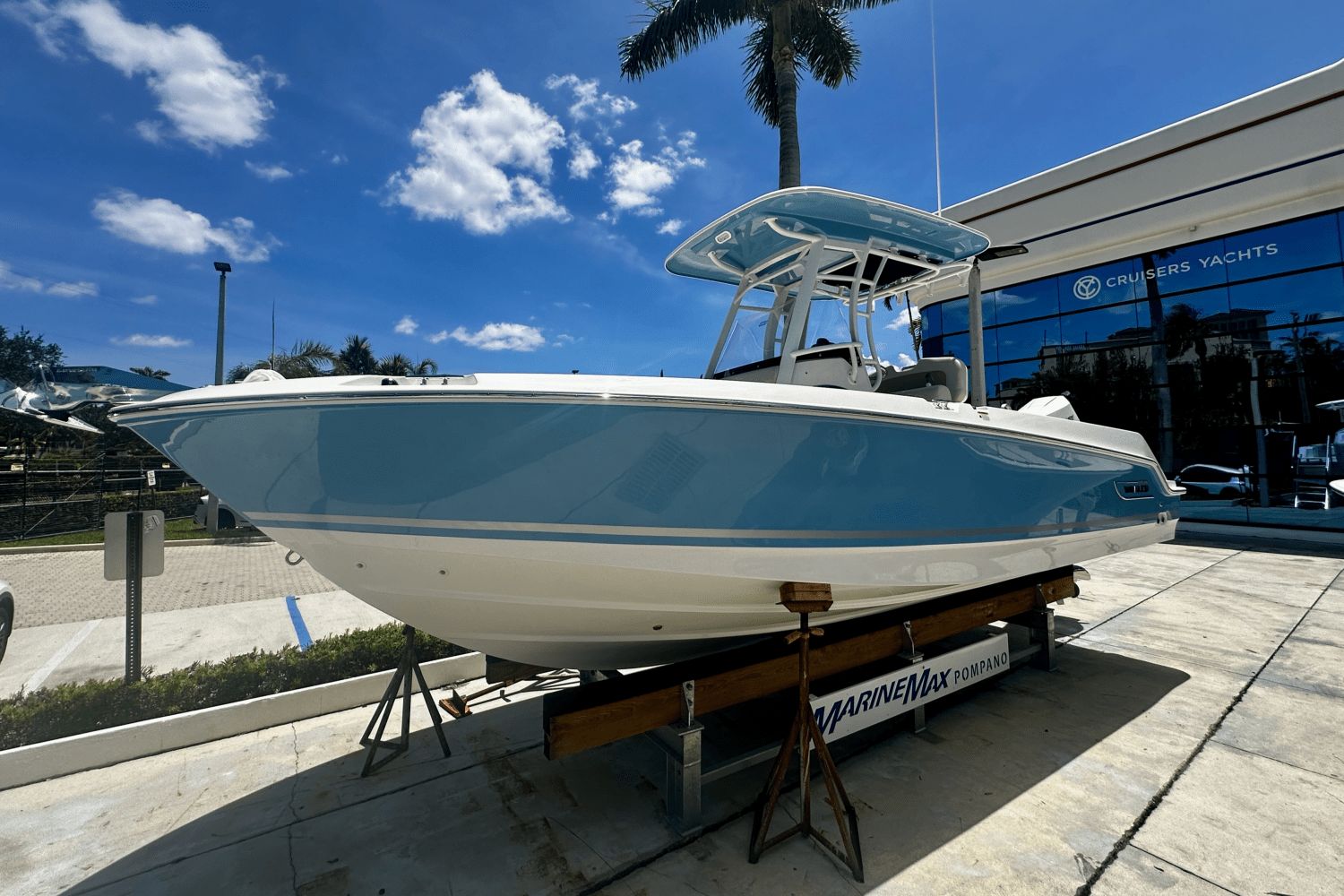2026 Boston Whaler 230 Outrage