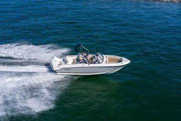 2025 Boston Whaler 210 Vantage