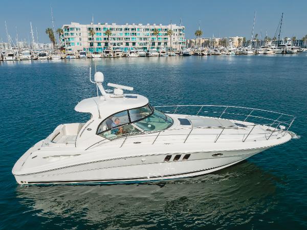 Sea Ray 40 Sundancer 2007 Sea Ray 40 Sundancer yacht cruising in a marina with a waterfront building in the background.