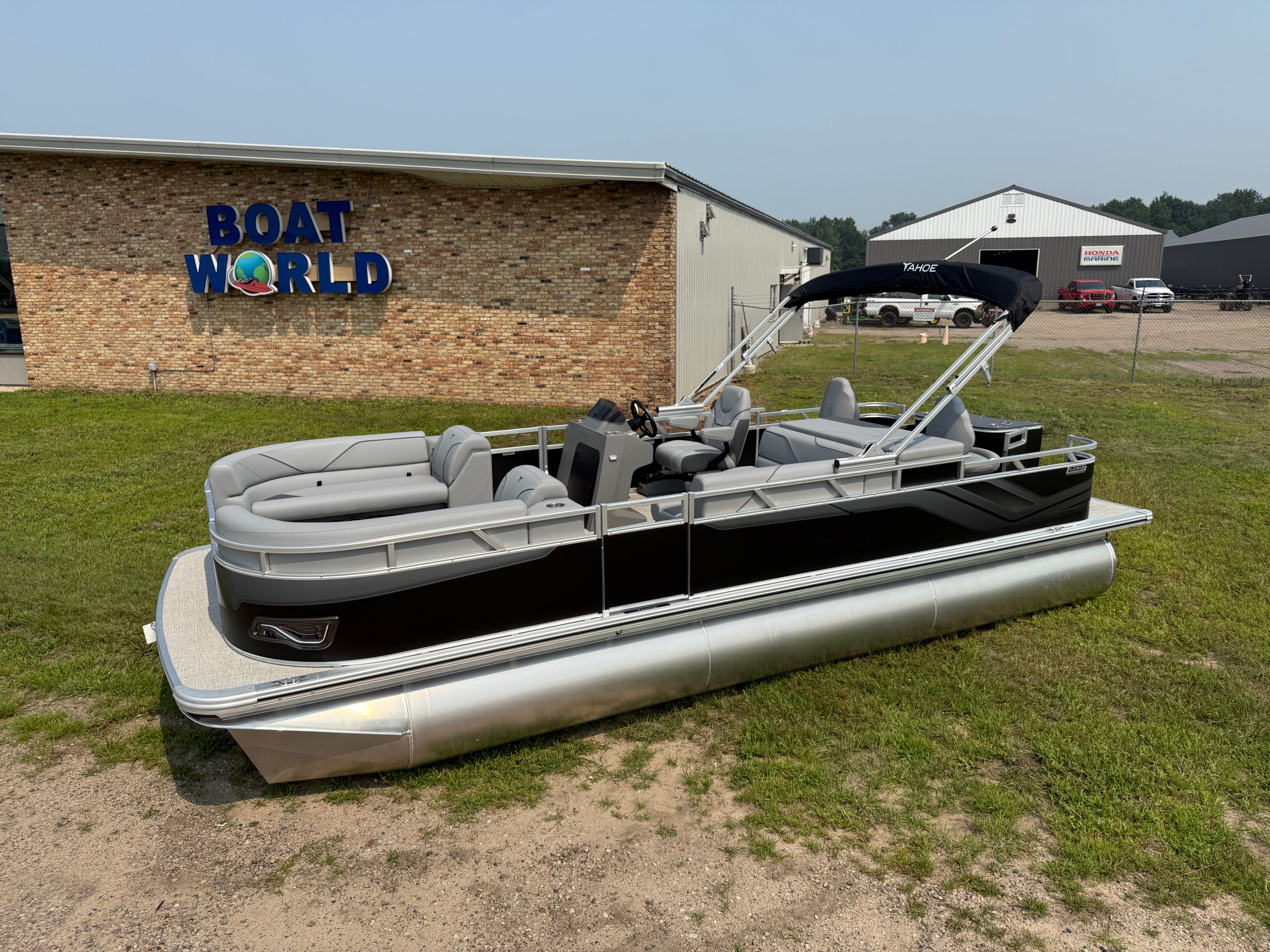 2026 Tahoe Sport 2385 Rear Fish & Honda 4-Stroke EFI
