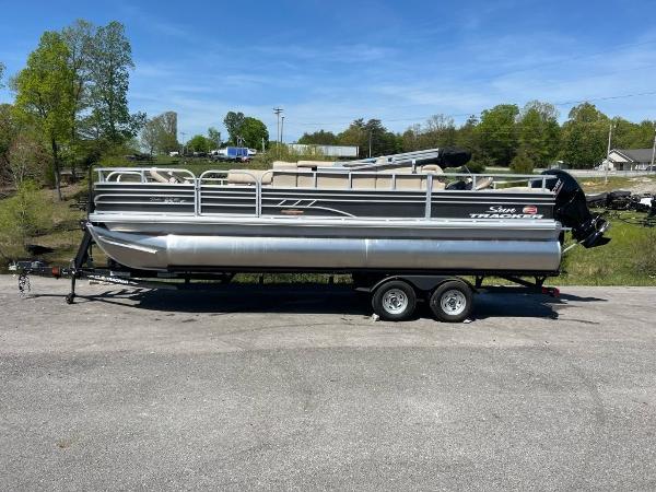 Sun Tracker Fishin' Barge 22 DLX 2023 Sun Tracker FISHIN' BARGE® 22 DLX pontoon boat on a trailer.