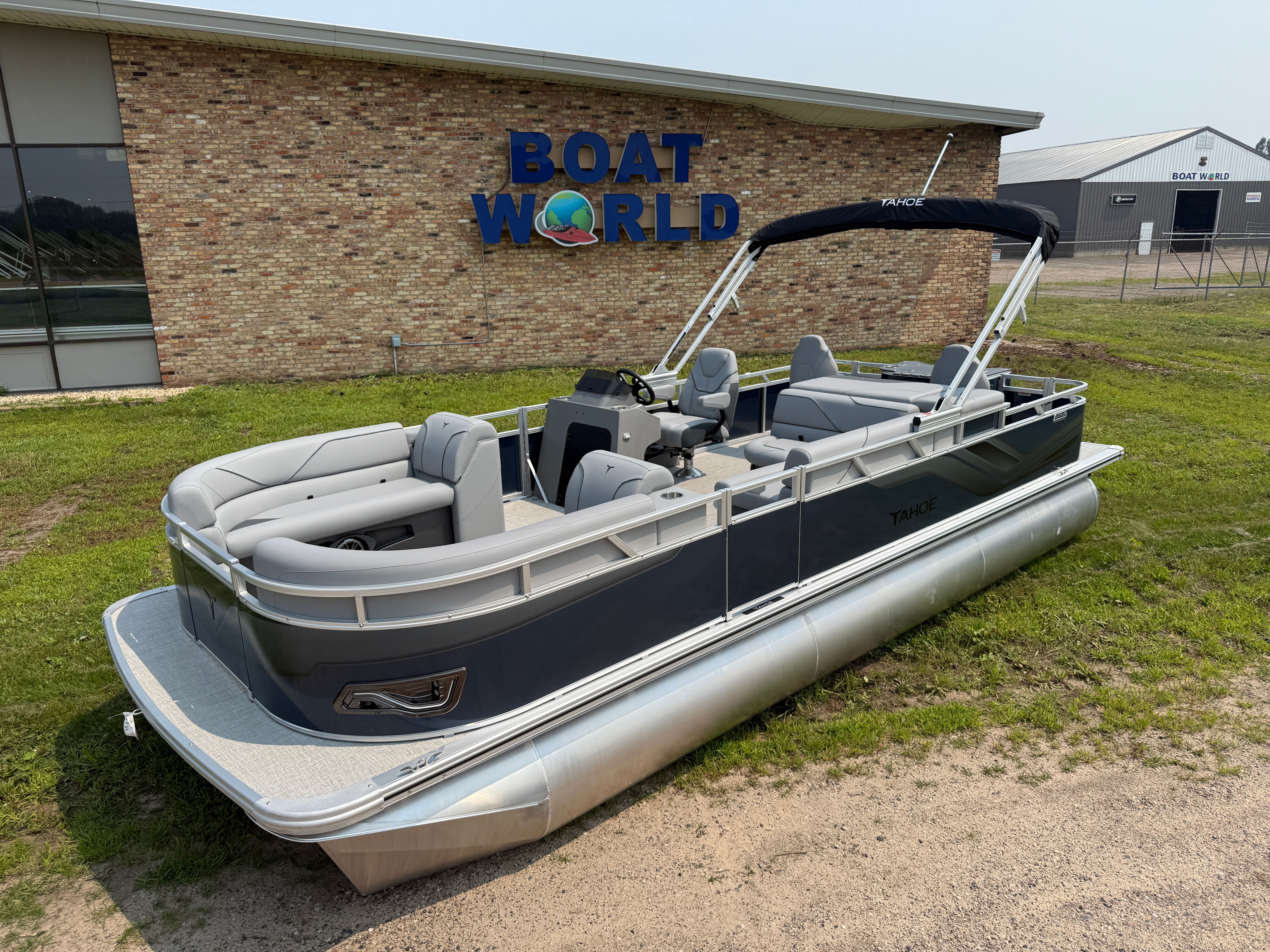 2026 Tahoe Sport 2385 Rear Fish & Honda 4-Stroke EFI