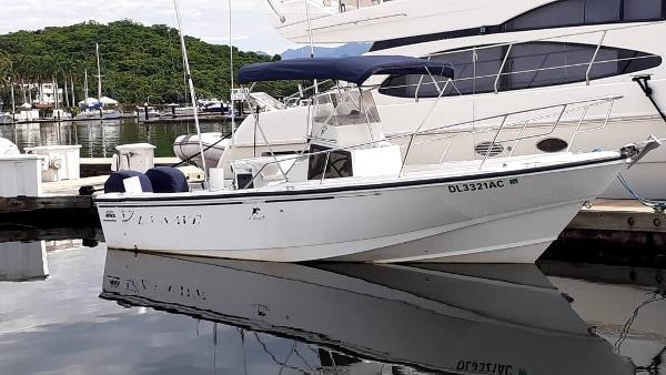 1996 Boston Whaler 250 Outrage