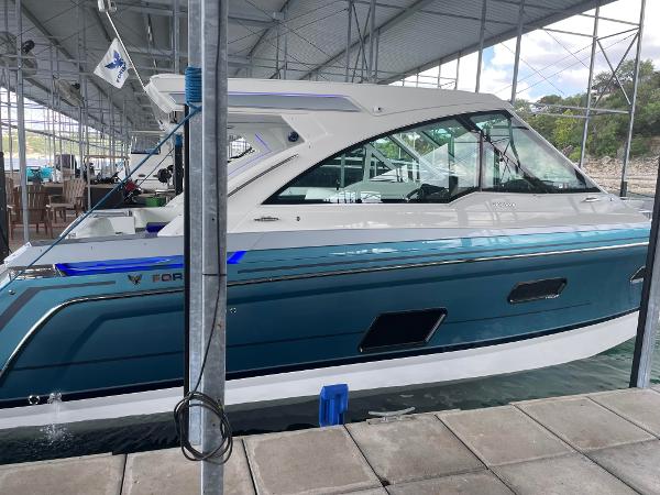 Formula 380 SSC - Super Sport Crossover 2021 Formula 380 SSC Super Sport Crossover docked in a marina.