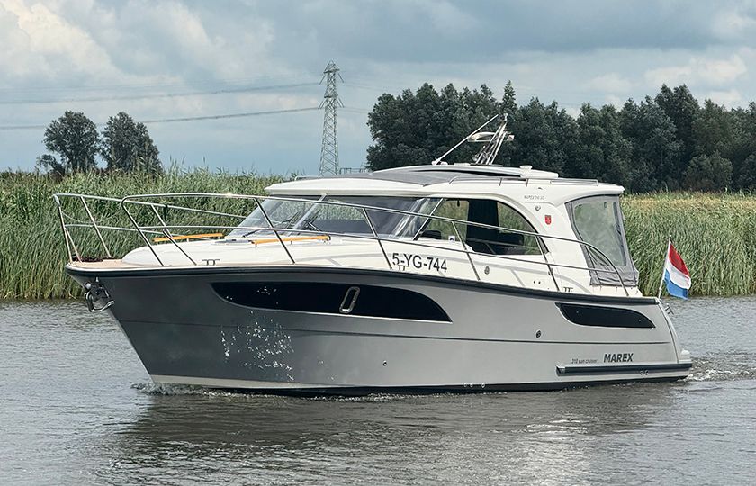 2023 Marex 310 Sun Cruiser