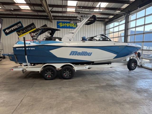 2025 Malibu 23 LSV