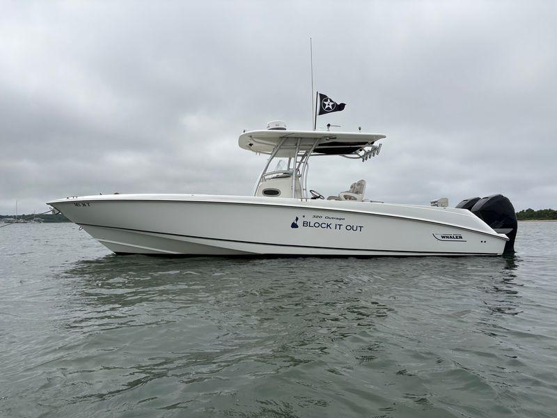 2005 Boston Whaler 320 Outrage