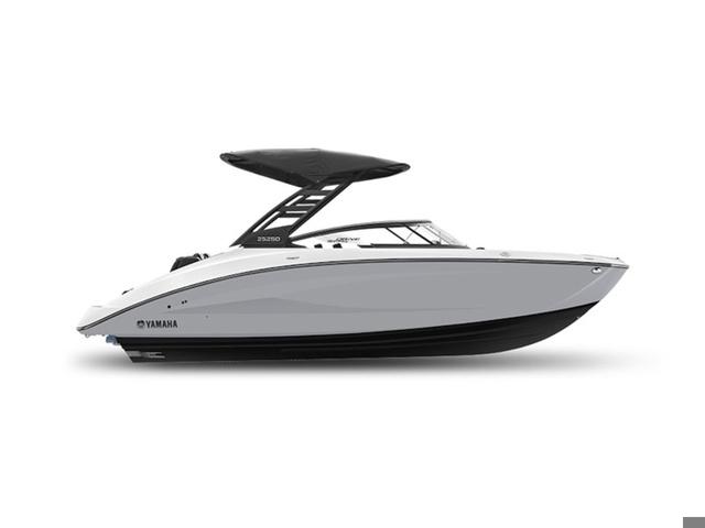 Yamaha Boats 252SD 2025 Yamaha Boats 252SD, sleek white design, modern features, side view.