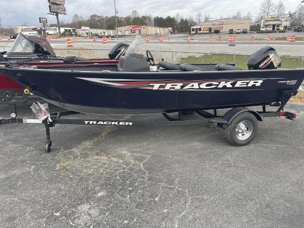 Tracker Pro Guide V-16 SC 2025 Tracker Pro Guide V-16 SC boat on trailer in parking lot.