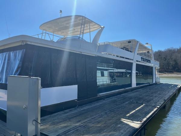 2013 Thoroughbred Houseboat