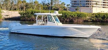 2018 Boston Whaler 350 Outrage