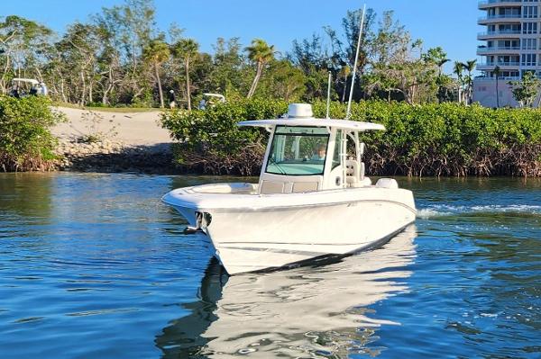 2018 Boston Whaler 350 Outrage
