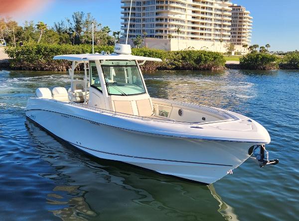 2018 Boston Whaler 350 Outrage