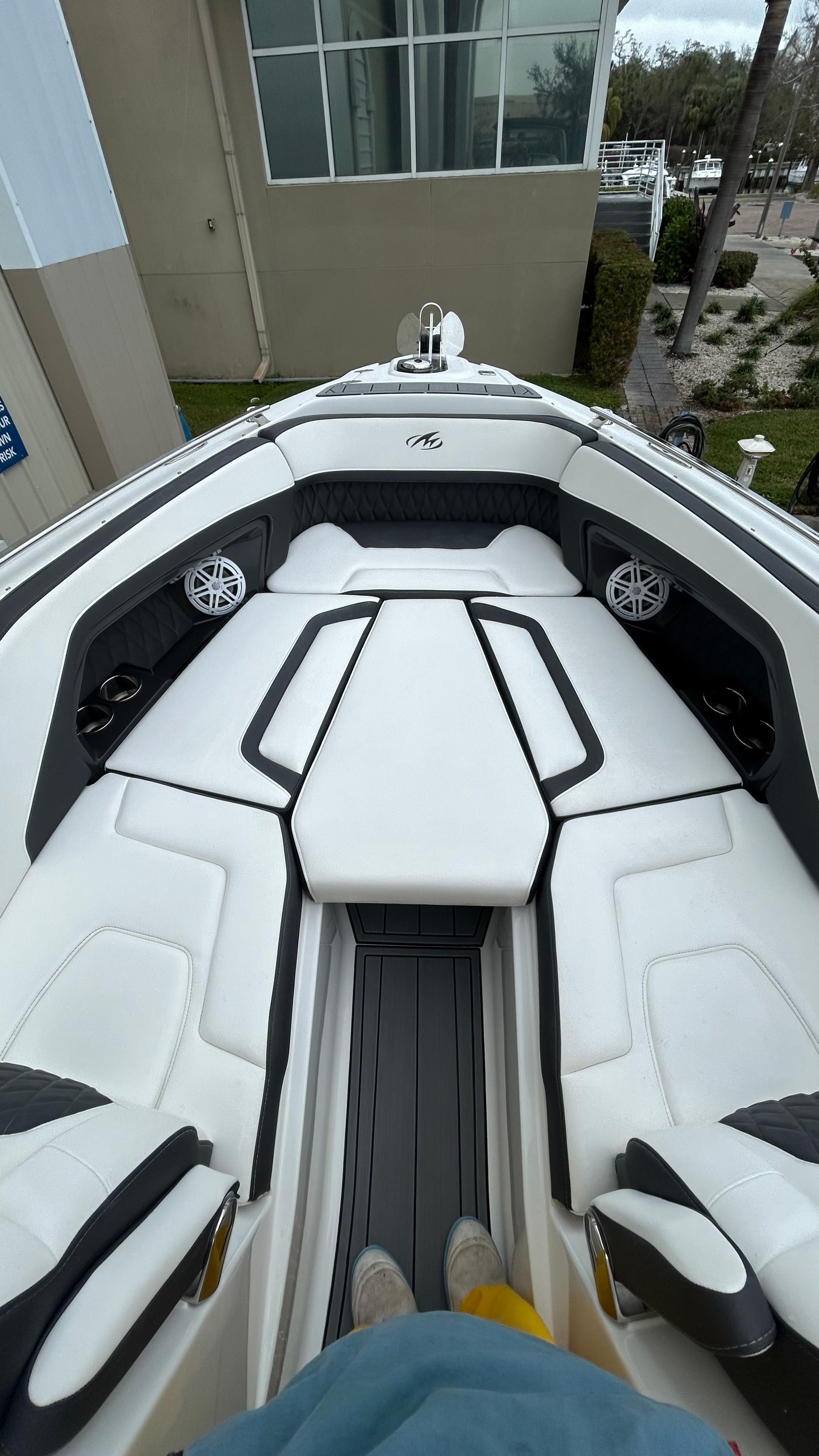 2022 Monterey 305 Super Sport