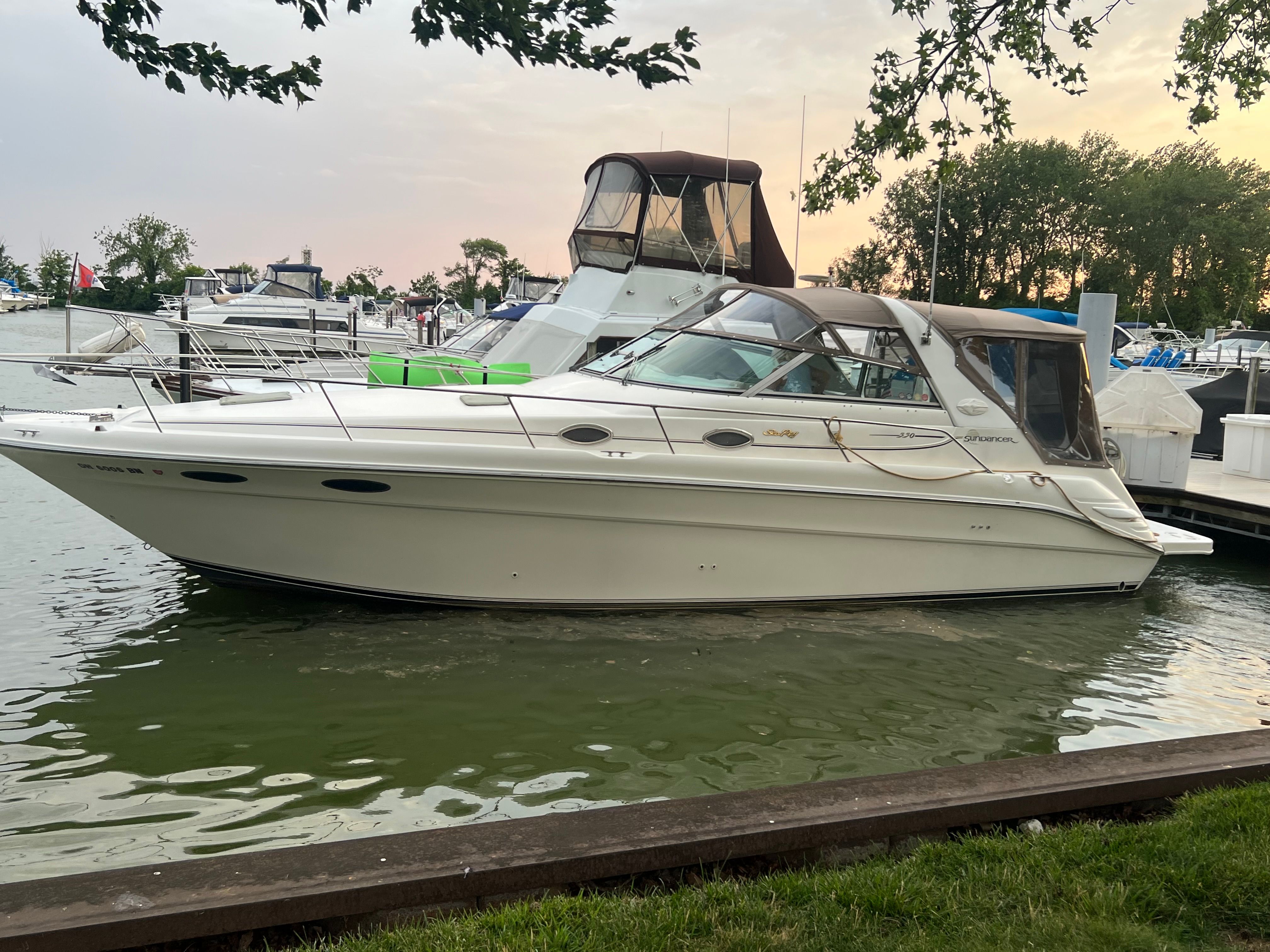 1995 Sea Ray 330 Sundancer