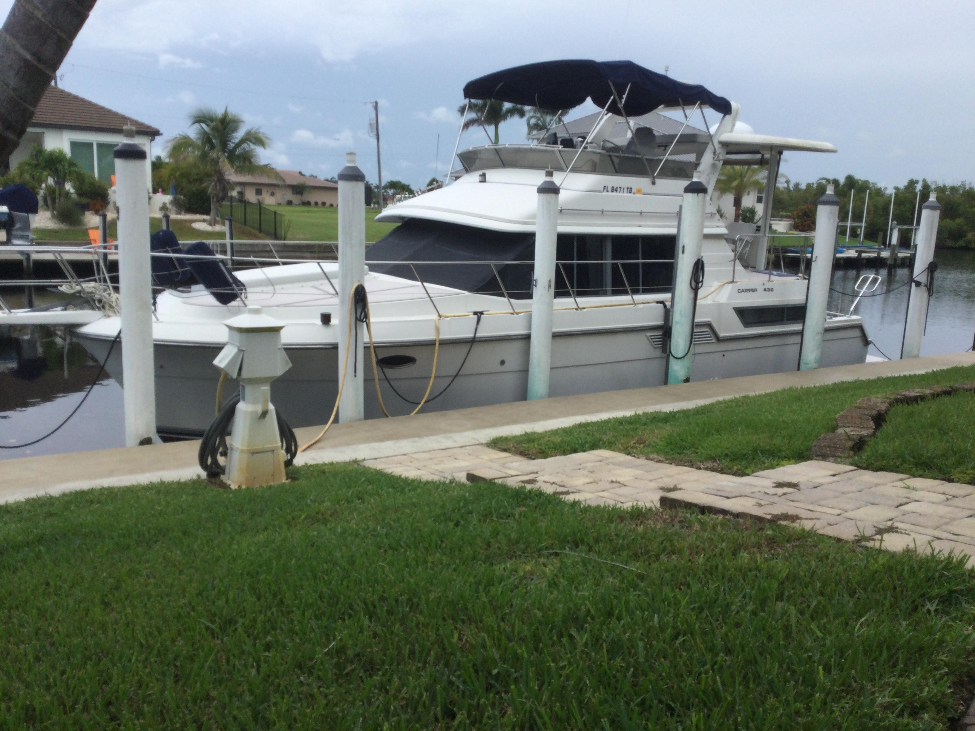 1995 Carver 430 Cockpit Motor Yacht