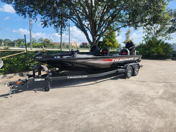 2025 Tracker Savage 215