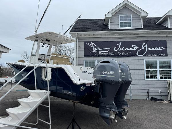 Sea Hunt Gamefish 27 2018 Sea Hunt Gamefish 27 boat with Yamaha engines at Island Yacht dealership.
