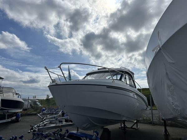 2023 Beneteau Antares 7 OB Fishing