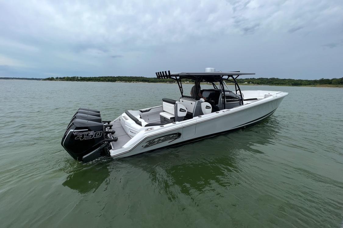 2022 Nor-Tech 390 Center Console