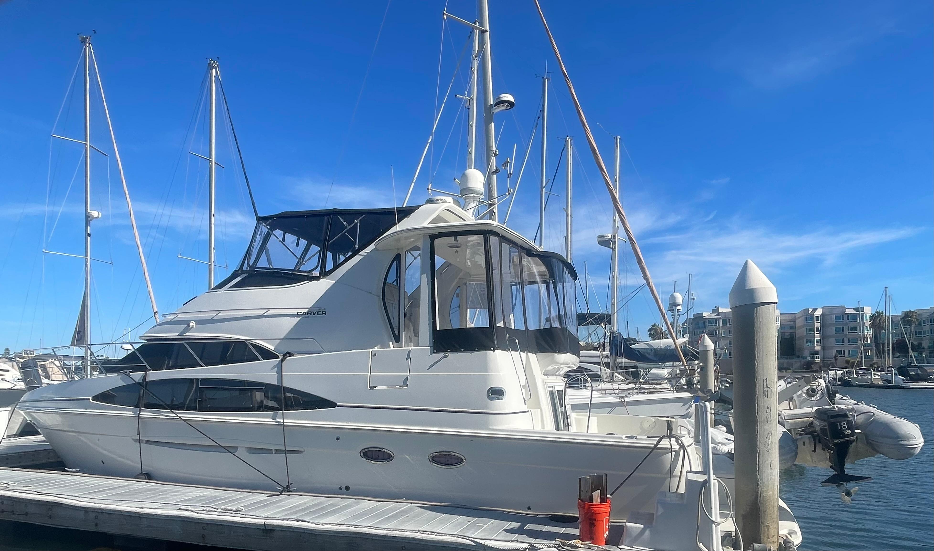 2004 Carver 44 Cockpit Motor Yacht