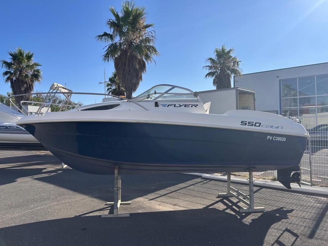 2004 Beneteau Flyer 550 Cabin