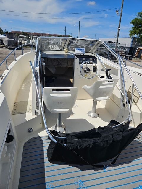 1999 Cuddy Cabin Proline
