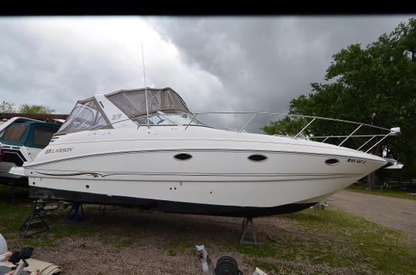 2002 Larson Cabrio 330 Mid Cabin
