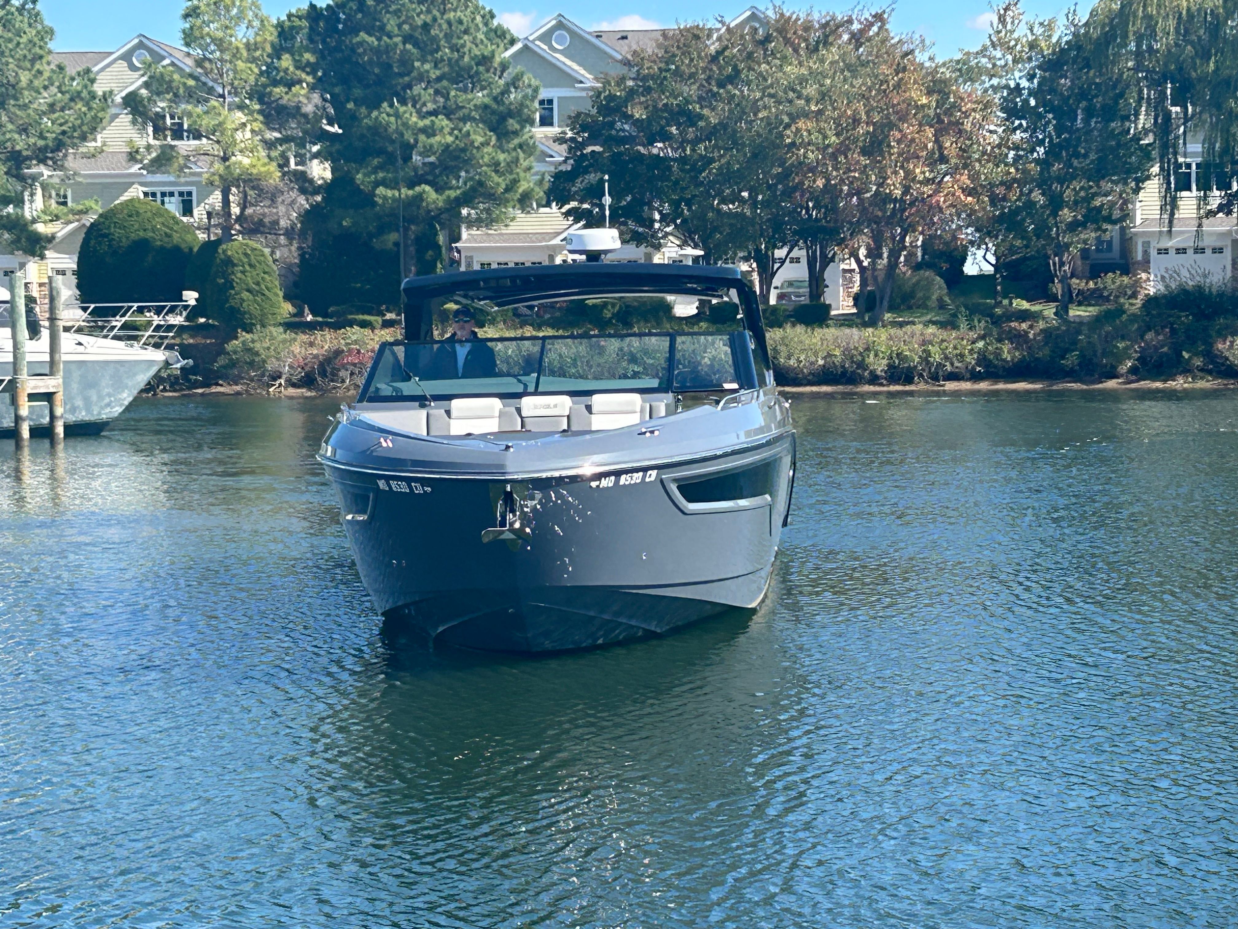 2024 Cruisers Yachts 38 GLS-OB