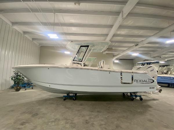 2026 Robalo R250