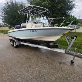 2016 Boston Whaler 210 Dauntless