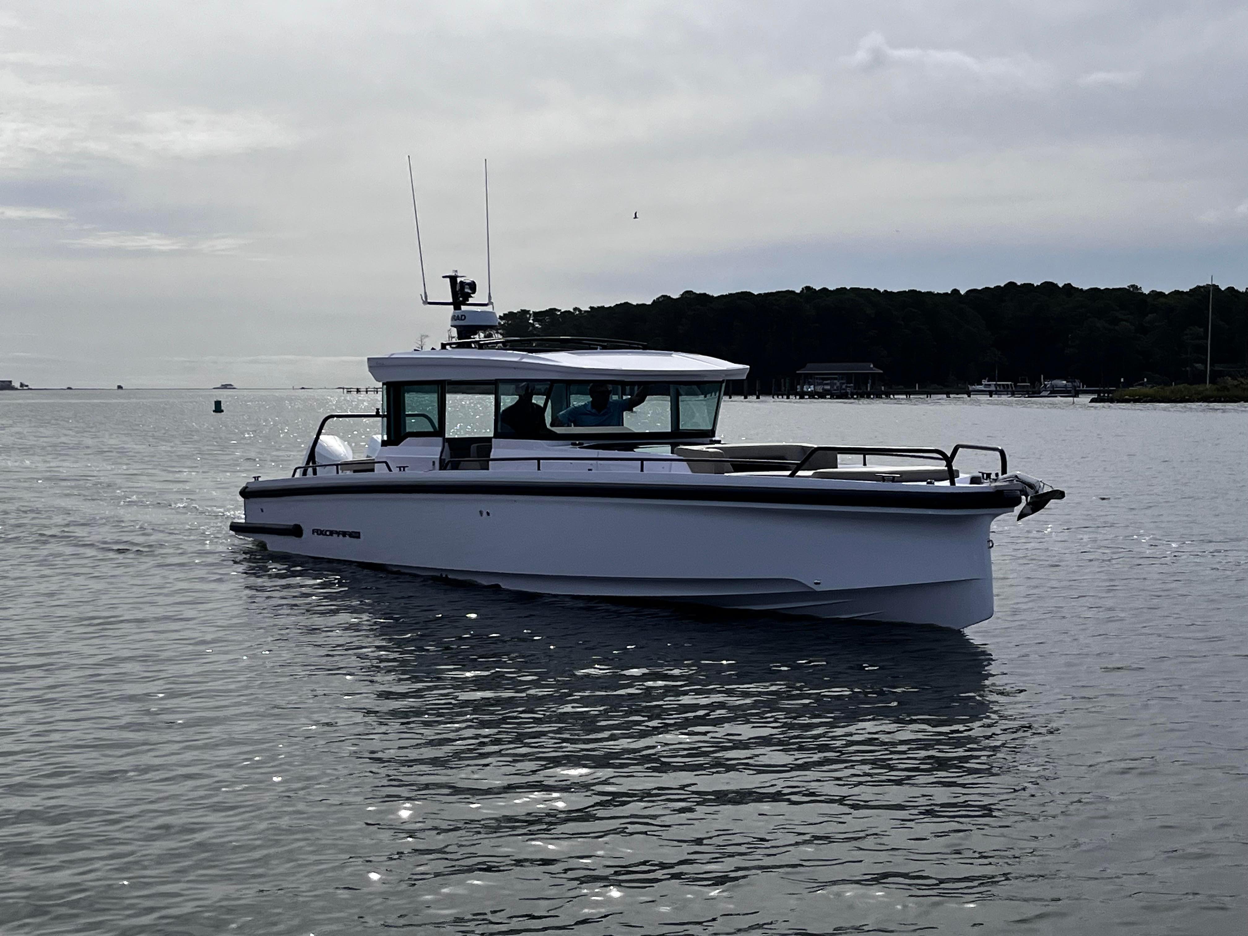 2024 Axopar 37 Cross Cabin