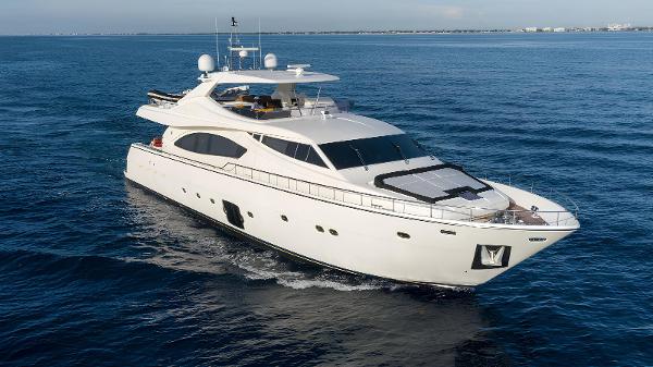 2008 Ferretti Yachts 881