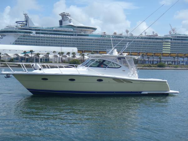 Tiara Yachts 3800 Open Port side