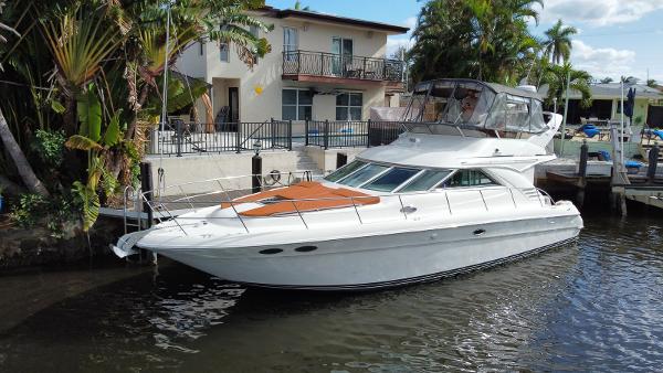 Sea Ray 400 Sedan Bridge 1997 Sea Ray 400 Sedan Bridge yacht docked by a waterfront home.