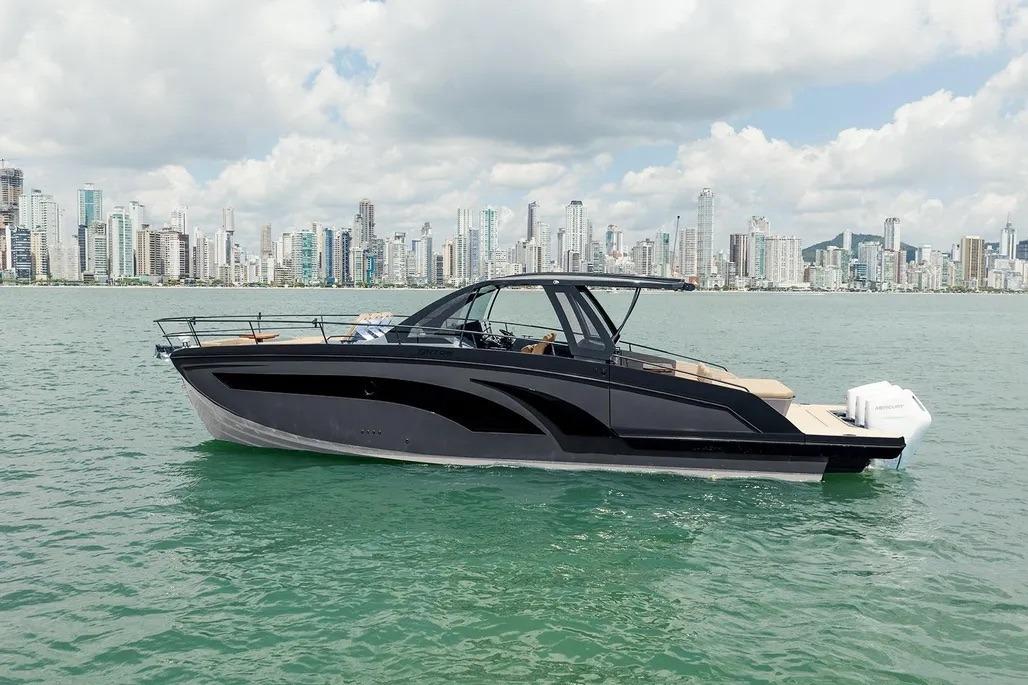 2025 Hanover 447 Ultimate Luxury Edition