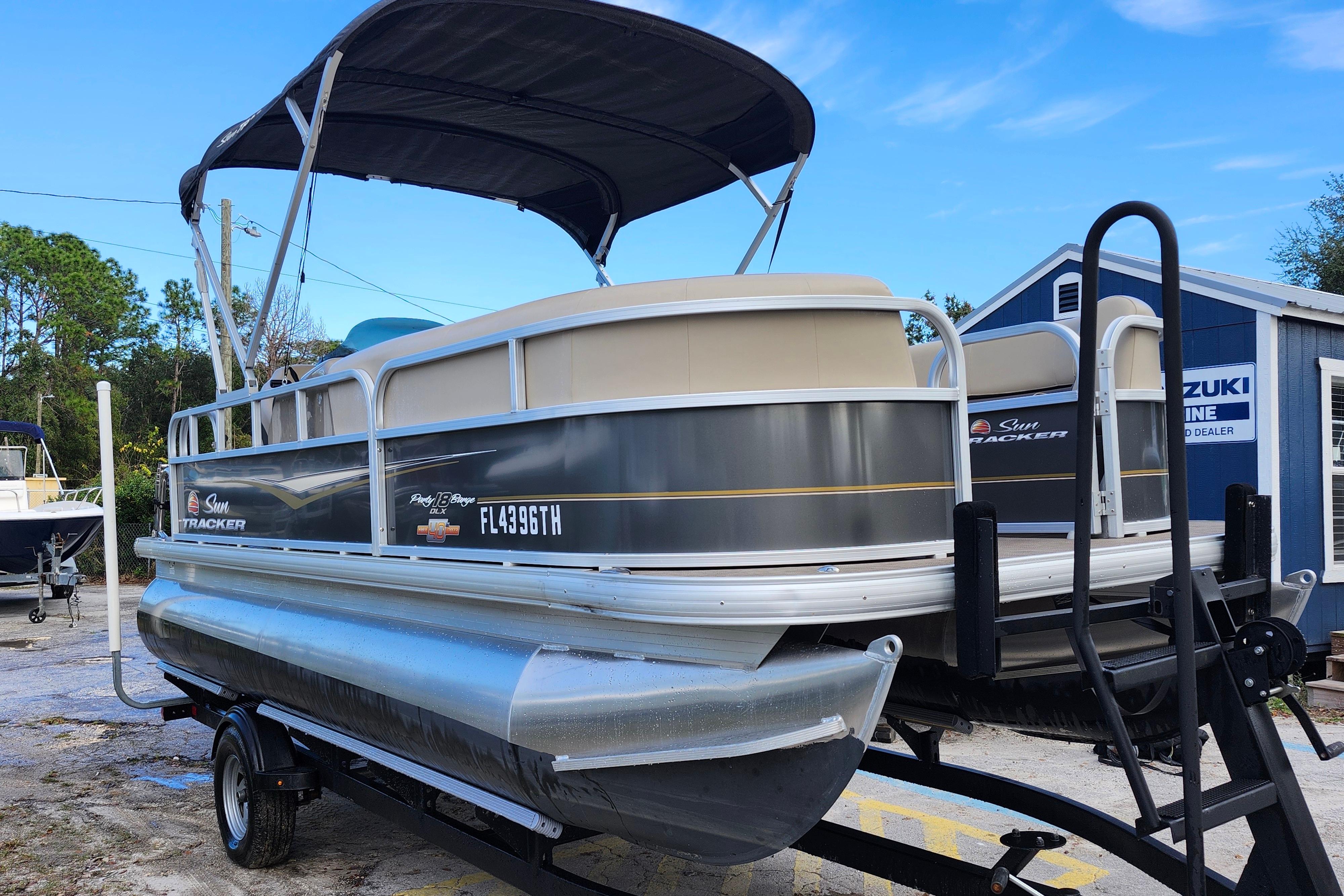 2023 Sun Tracker Party Barge 18 DLX