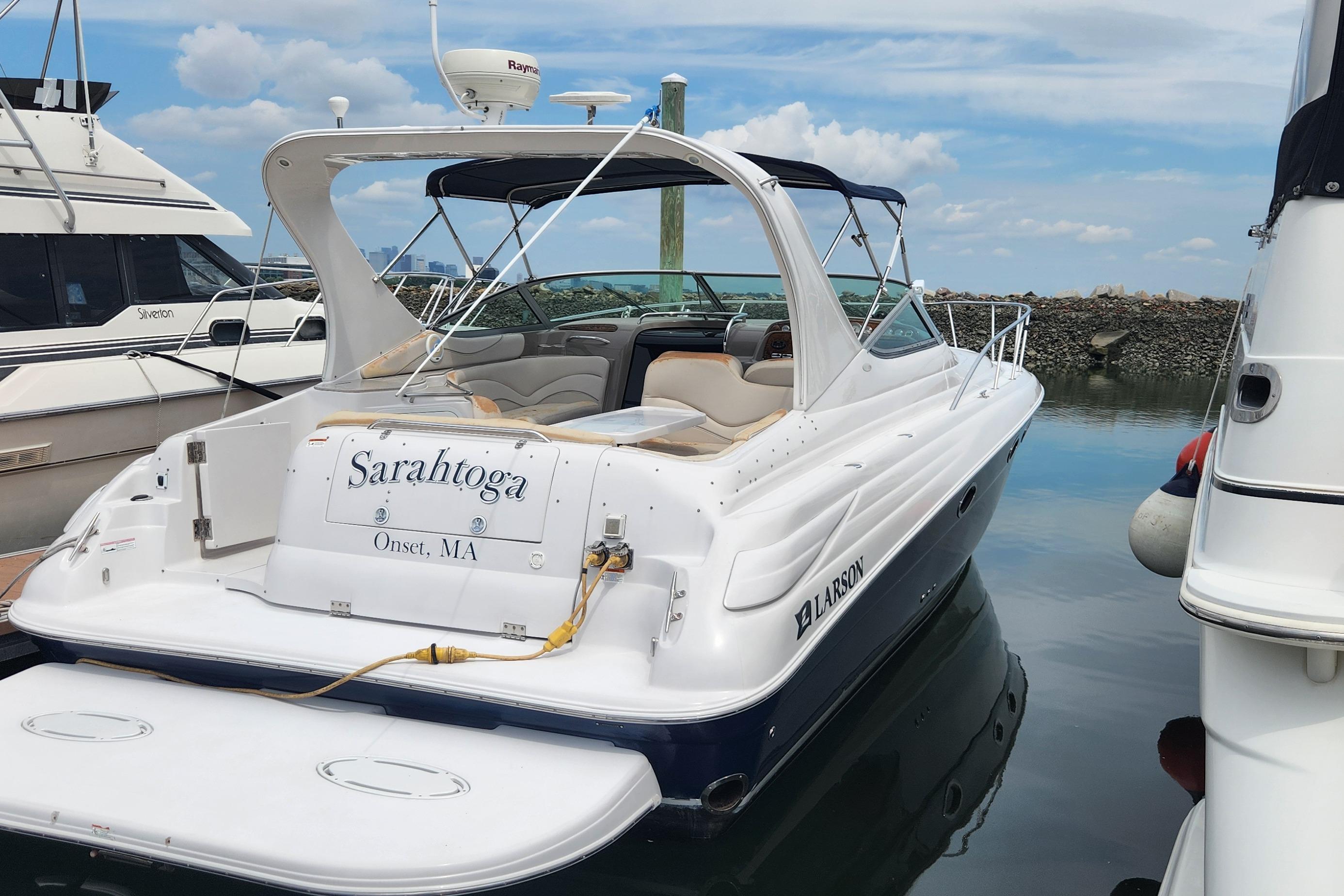 Larson 3700 Cabrio 2006 Larson 3700 Cabrio boat docked, featuring sleek design and spacious seating.