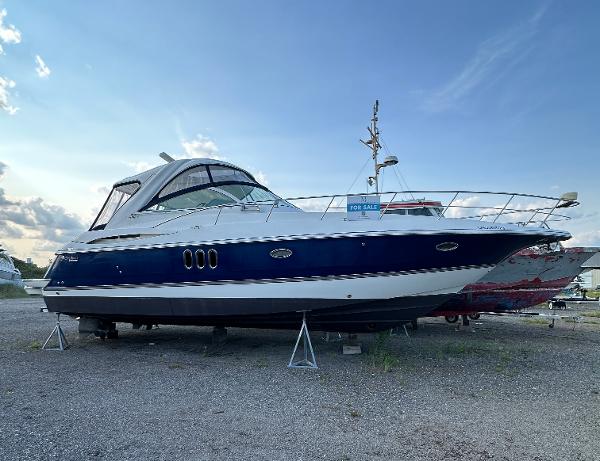 Cruisers Yachts 420 Express