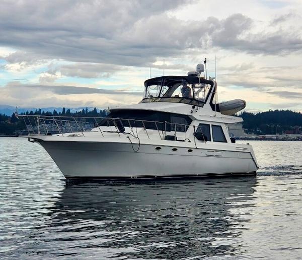 Navigator 4600 Pilothouse with THRUSTERS