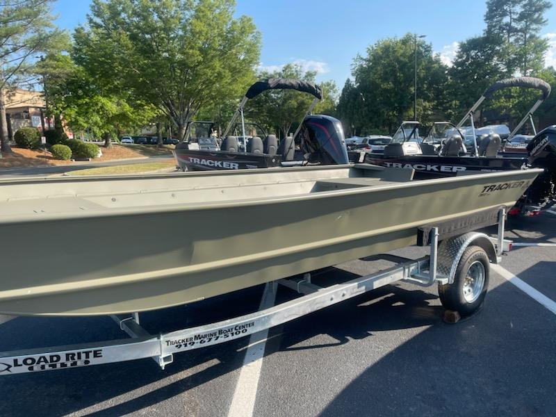 Tracker GRIZZLY 2072 Utility 2025 Tracker GRIZZLY 2072 Utility boat on trailer in parking lot.