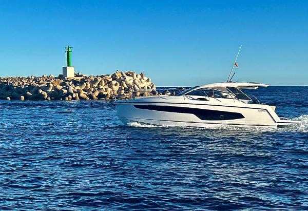 2022 Sealine S335