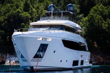 2019 Custom Line Navetta 33
