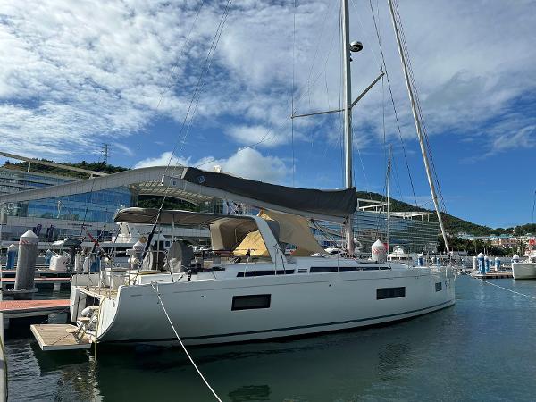 2022 Beneteau Oceanis Yacht 54