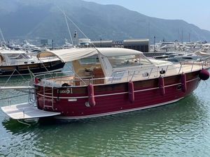 Apreamare 12 HT 2002 Apreamare 12 HT yacht docked in a marina, featuring a sleek design and canopy.