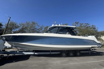2025 Boston Whaler 380 Realm
