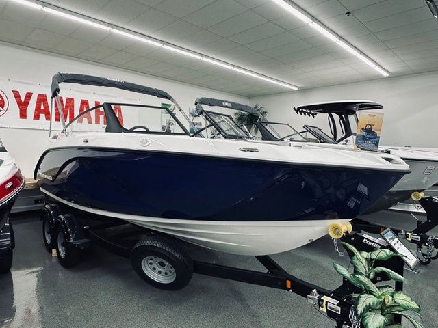 2025 Yamaha Boats SX220