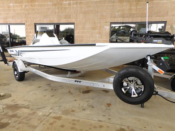 Xpress H17 2023 Xpress H17 boat on a trailer, displayed outdoors.