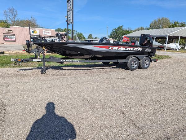 2025 Tracker Savage 215